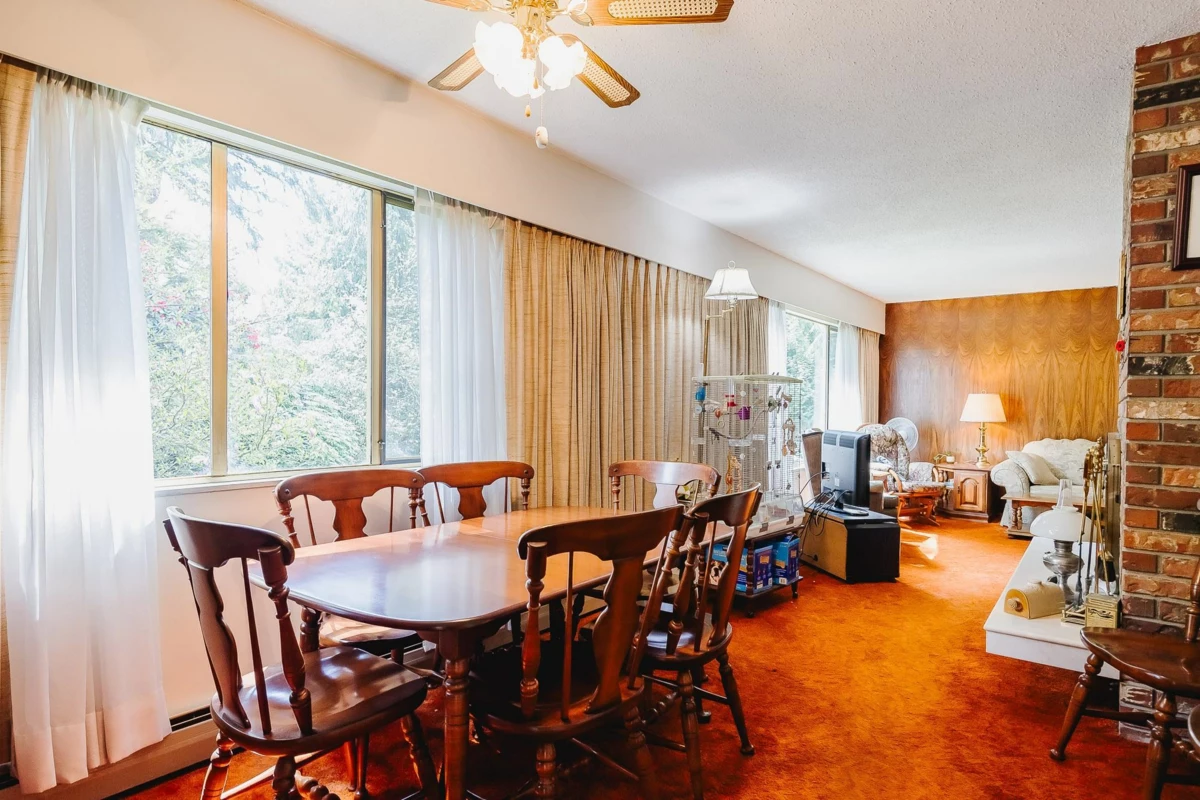 Walk-In Closet Photo of 21190 Glenwood Avenue, Maple Ridge, BC