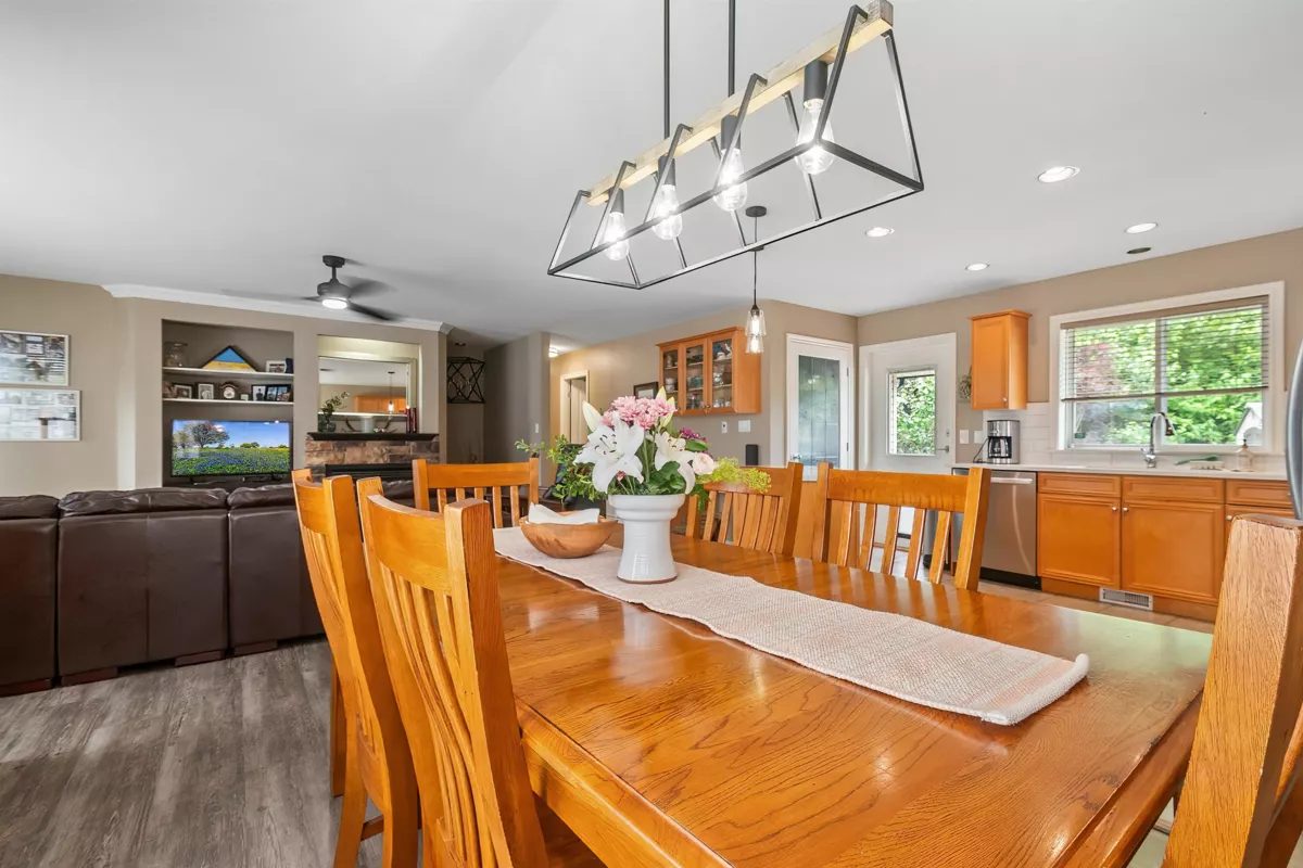 Kitchen Island Photo of 45995 Bridle Ridge Crescent, Chilliwack, BC