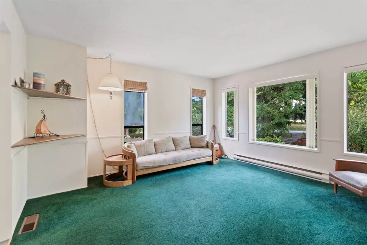 Breakfast Nook Photo of 1067 Fircrest Road, Gibsons, BC