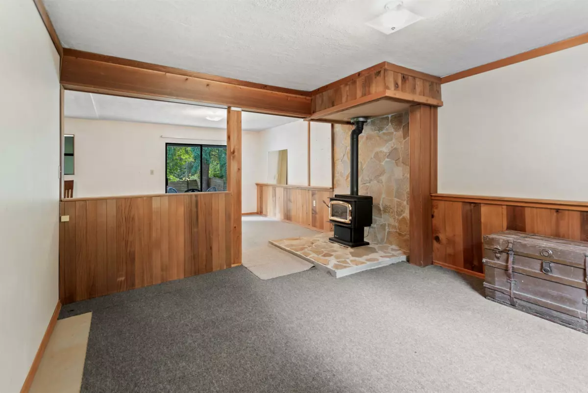 Outdoor Deck Photo of 1067 Fircrest Road, Gibsons, BC