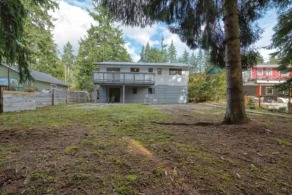 1067 Fircrest Road, Gibsons, BC, Gibsons — Single Family Residence for sale