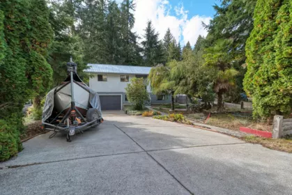 1067 Fircrest Road, Gibsons, BC, Gibsons — Single Family Residence for sale