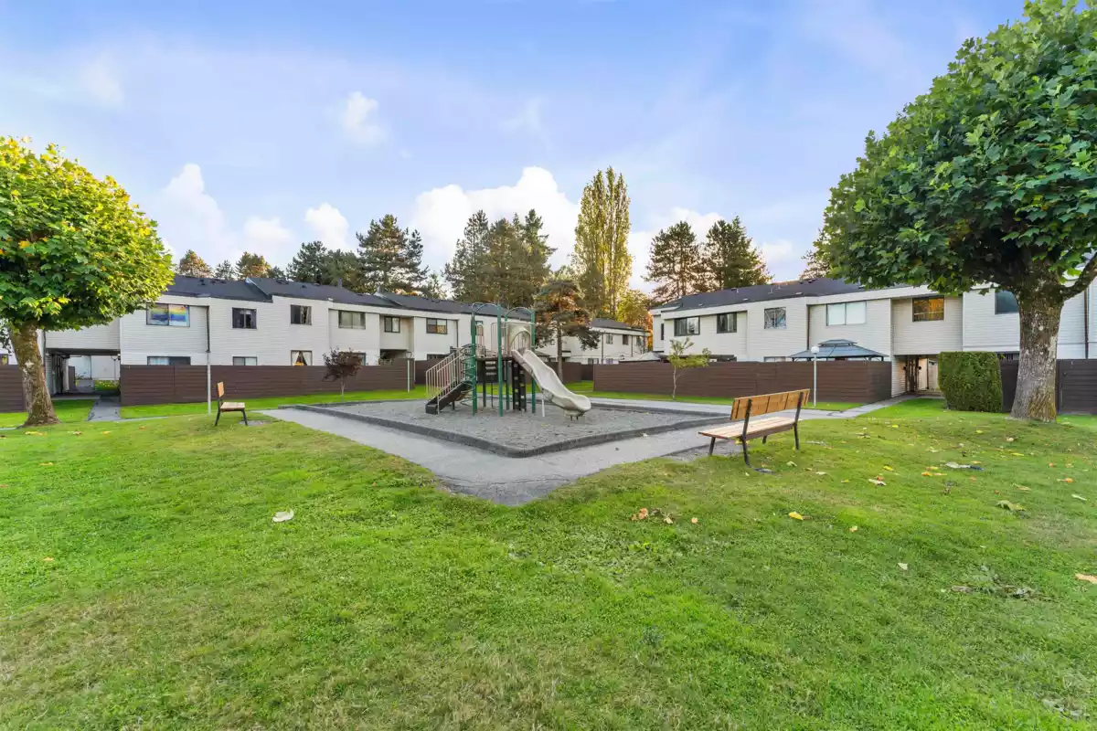 Dining Area Photo of 87 14135 104 Avenue, Surrey, BC