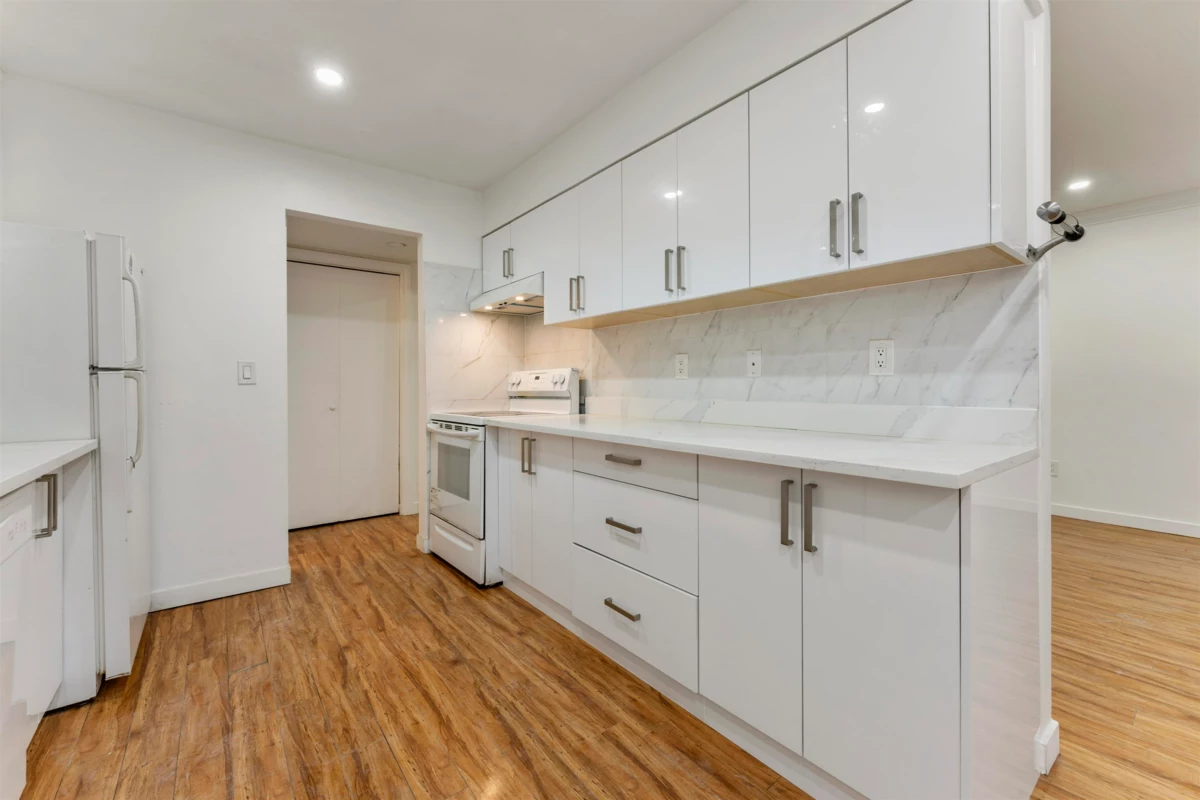 Walk-In Closet Photo of 87 14135 104 Avenue, Surrey, BC