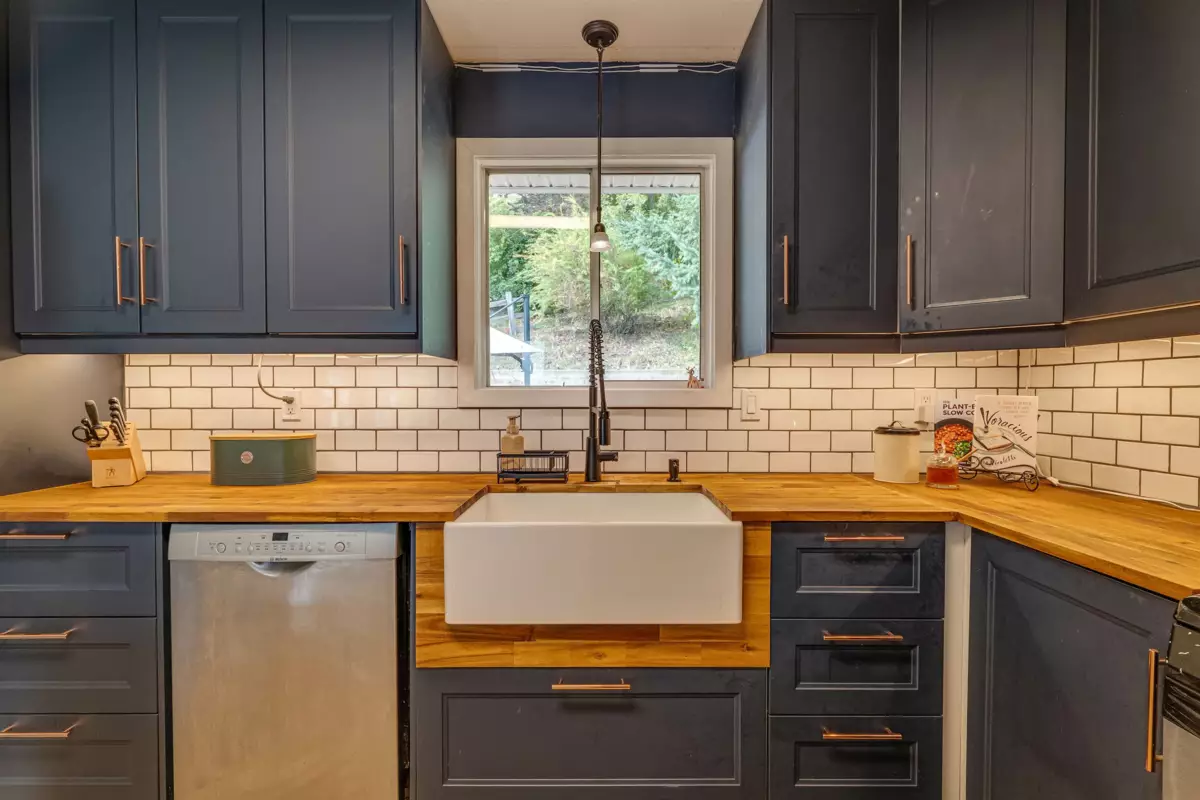 Breakfast Nook Photo of 35157 Skeena Avenue, Abbotsford, BC