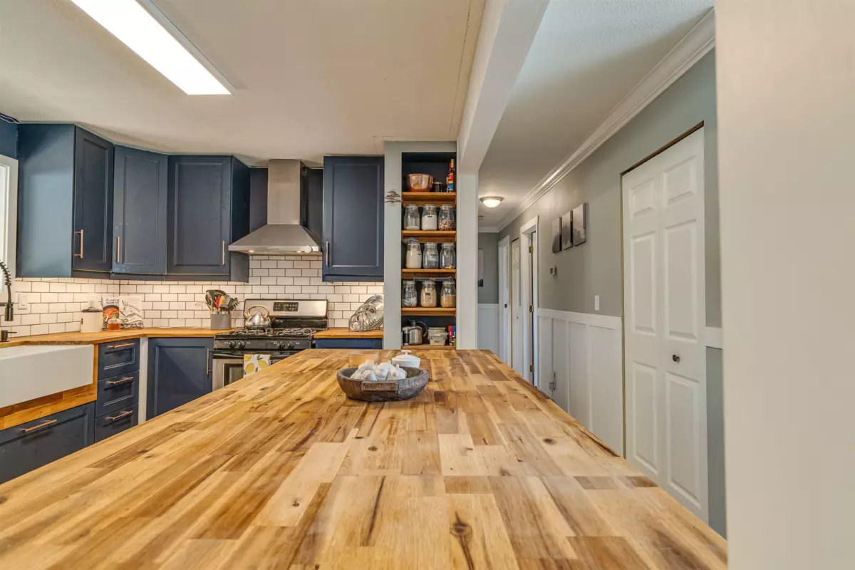 Kitchen Island Photo of 35157 Skeena Avenue, Abbotsford, BC