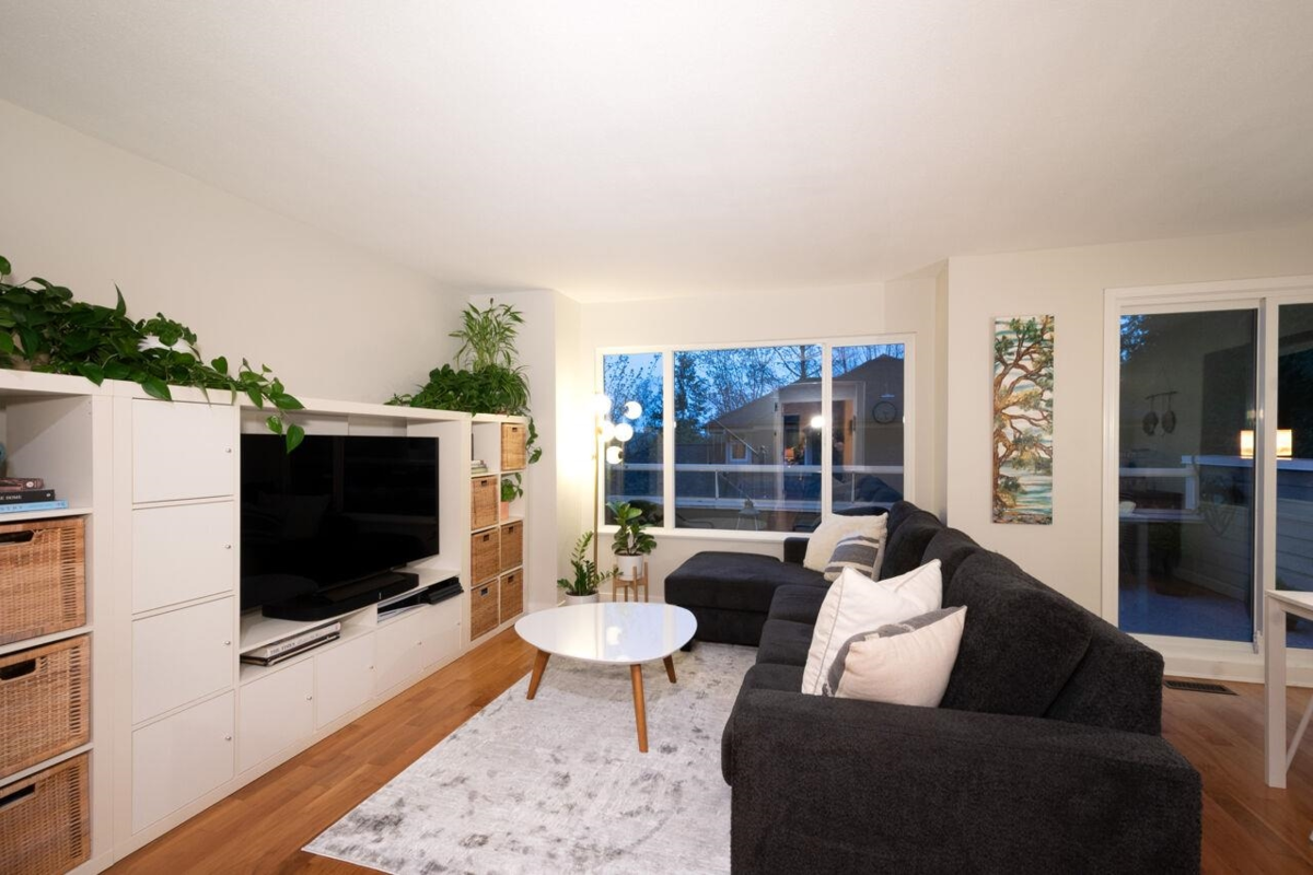 Dining Area Photo of 1 181 Ravine Drive, Port Moody, BC