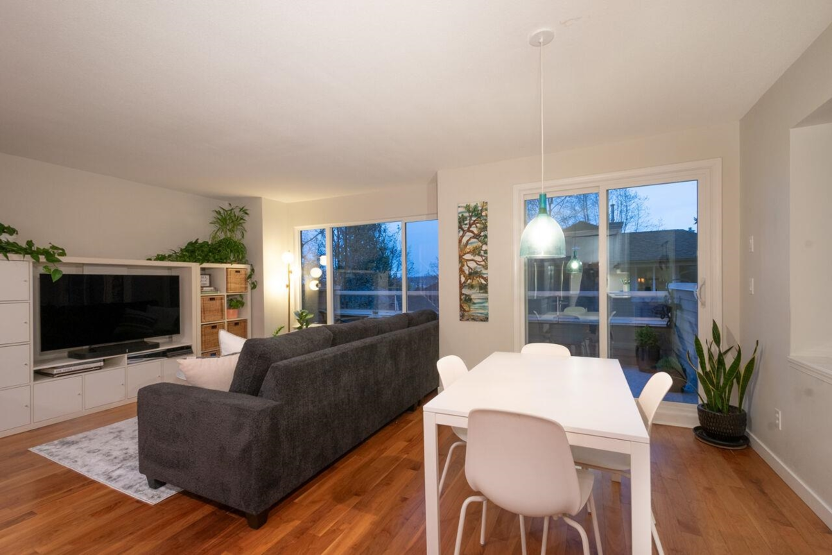 Family Room Photo of 1 181 Ravine Drive, Port Moody, BC