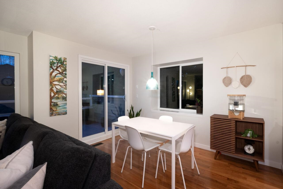 Kitchen Island Photo of 1 181 Ravine Drive, Port Moody, BC