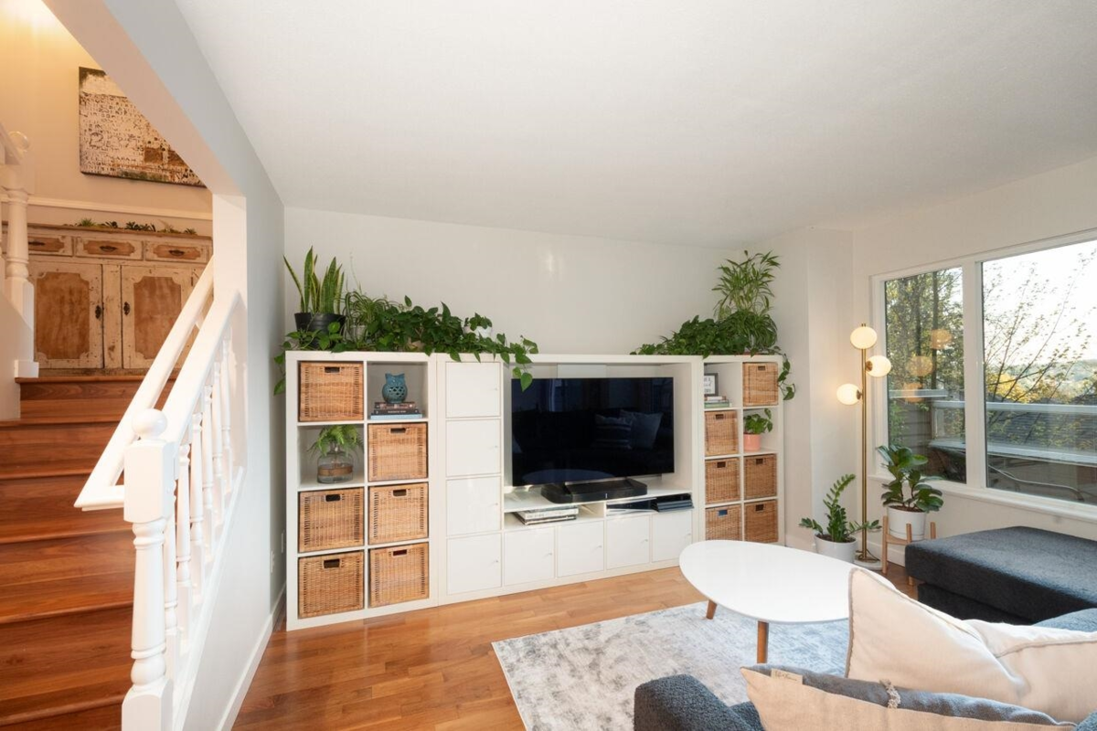 Kitchen Photo of 1 181 Ravine Drive, Port Moody, BC