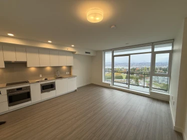 Kitchen Photo of 1510 13675 107a Avenue, Surrey, BC