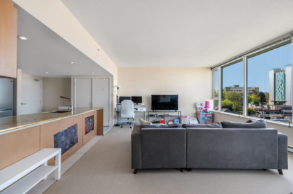 812 522 W 8th Avenue, Vancouver, BC