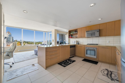 Kitchen Island Photo of 812 522 W 8th Avenue, Vancouver, BC