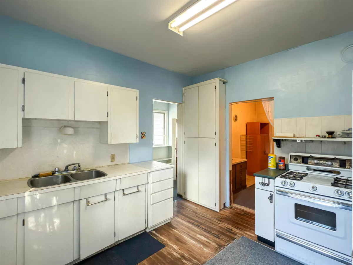 Kitchen Island Photo of 3865 Sandell Street, Burnaby, BC