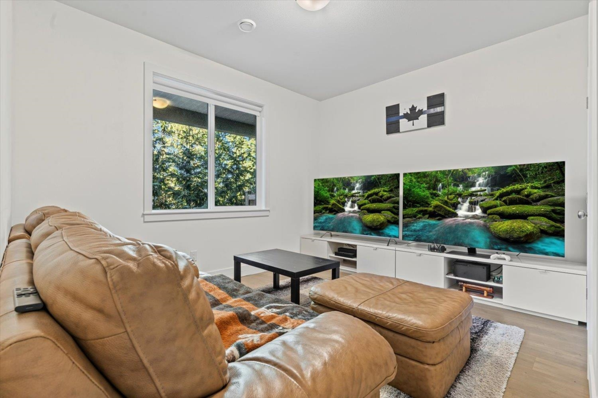 Swimming Pool Photo of 22 47203 Vista Place, Chilliwack, BC