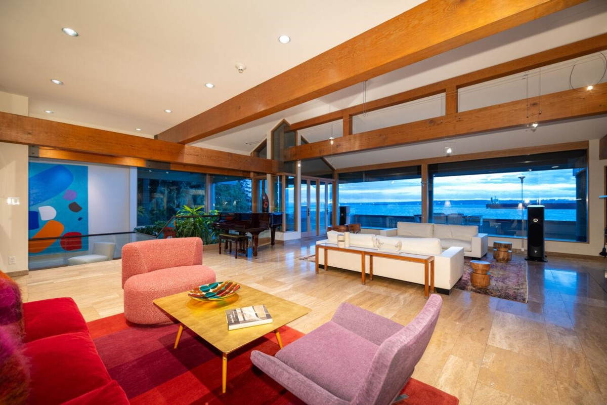 Breakfast Nook Photo of 4036 Marine Drive, West Vancouver, BC