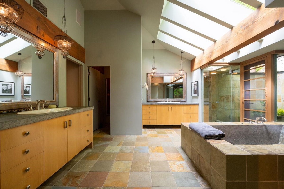 Guest Bathroom Photo of 4036 Marine Drive, West Vancouver, BC