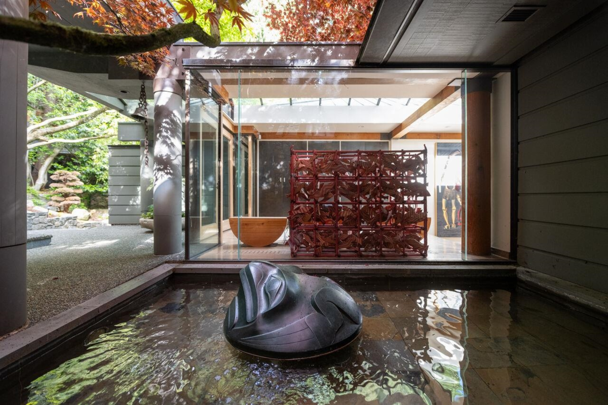 Kitchen Photo of 4036 Marine Drive, West Vancouver, BC