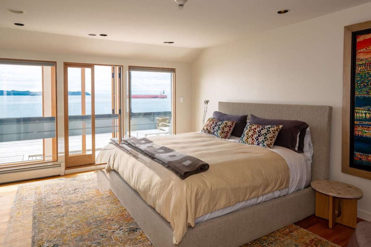 Loft / Bonus Room Photo of 4036 Marine Drive, West Vancouver, BC