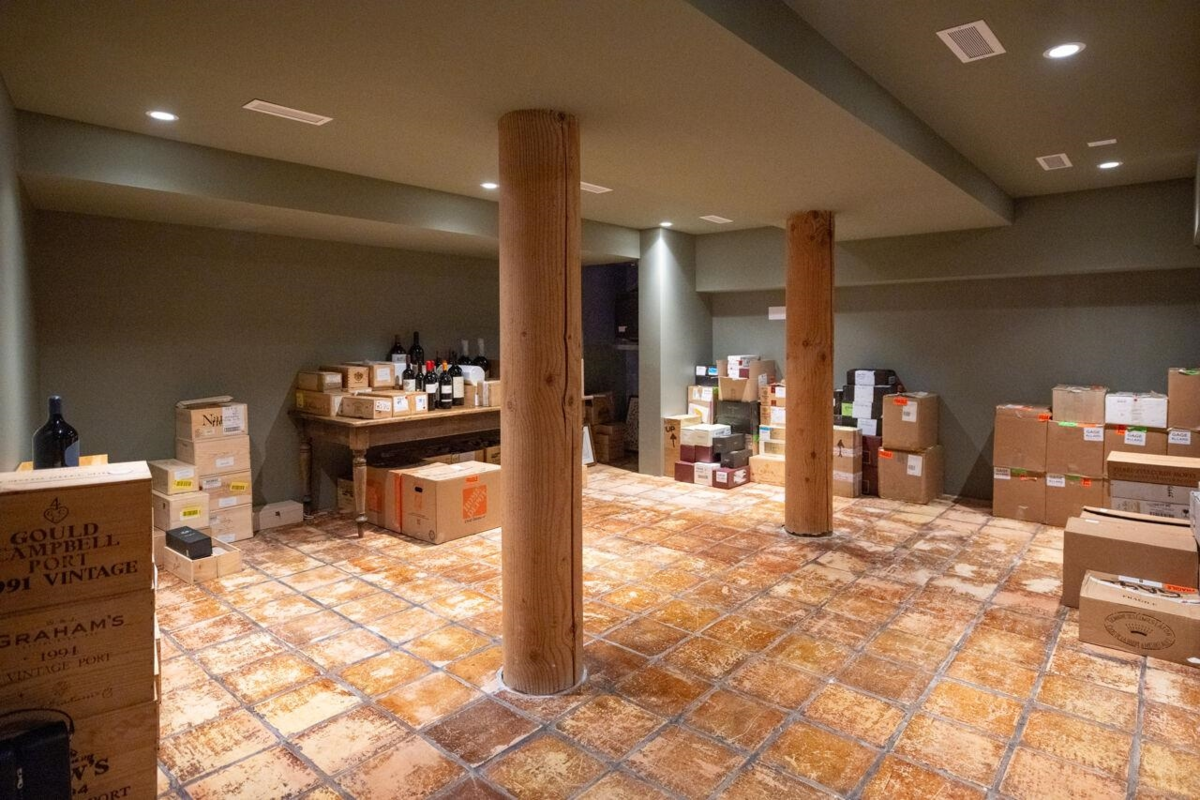 Mudroom Photo of 4036 Marine Drive, West Vancouver, BC