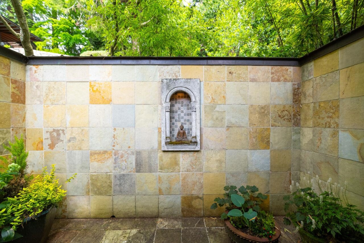 Powder Room Photo of 4036 Marine Drive, West Vancouver, BC