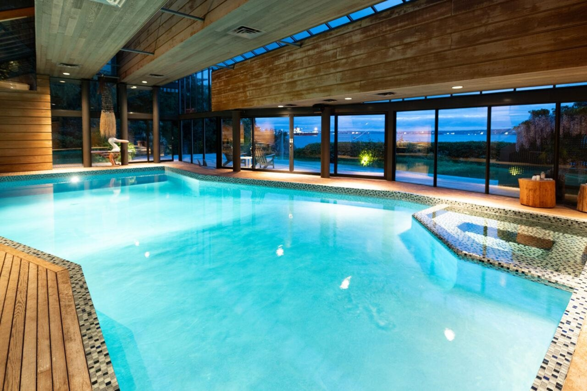 Staircase Photo of 4036 Marine Drive, West Vancouver, BC