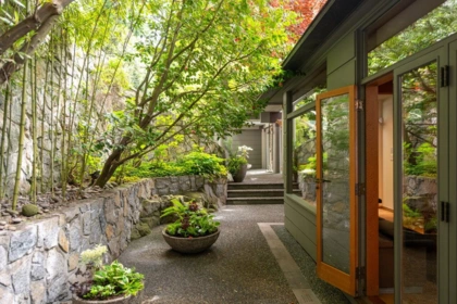 Hot Tub / Spa Photo of 4036 Marine Drive, West Vancouver, BC