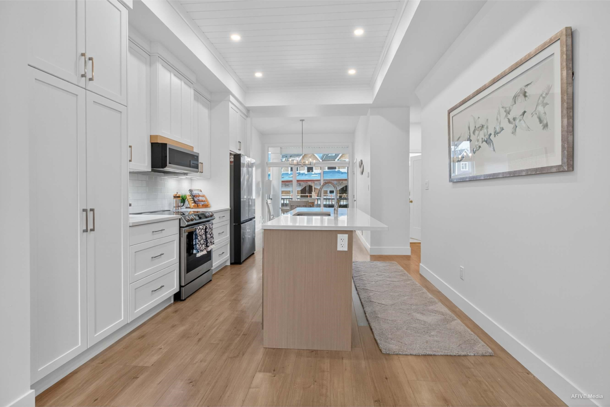Breakfast Nook Photo of 17 8200 Foxfern Road, Chilliwack, BC