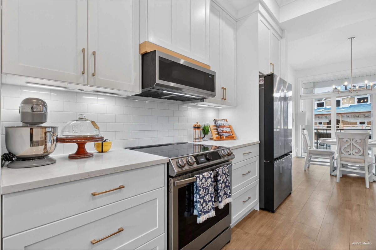 Walk-In Closet Photo of 17 8200 Foxfern Road, Chilliwack, BC