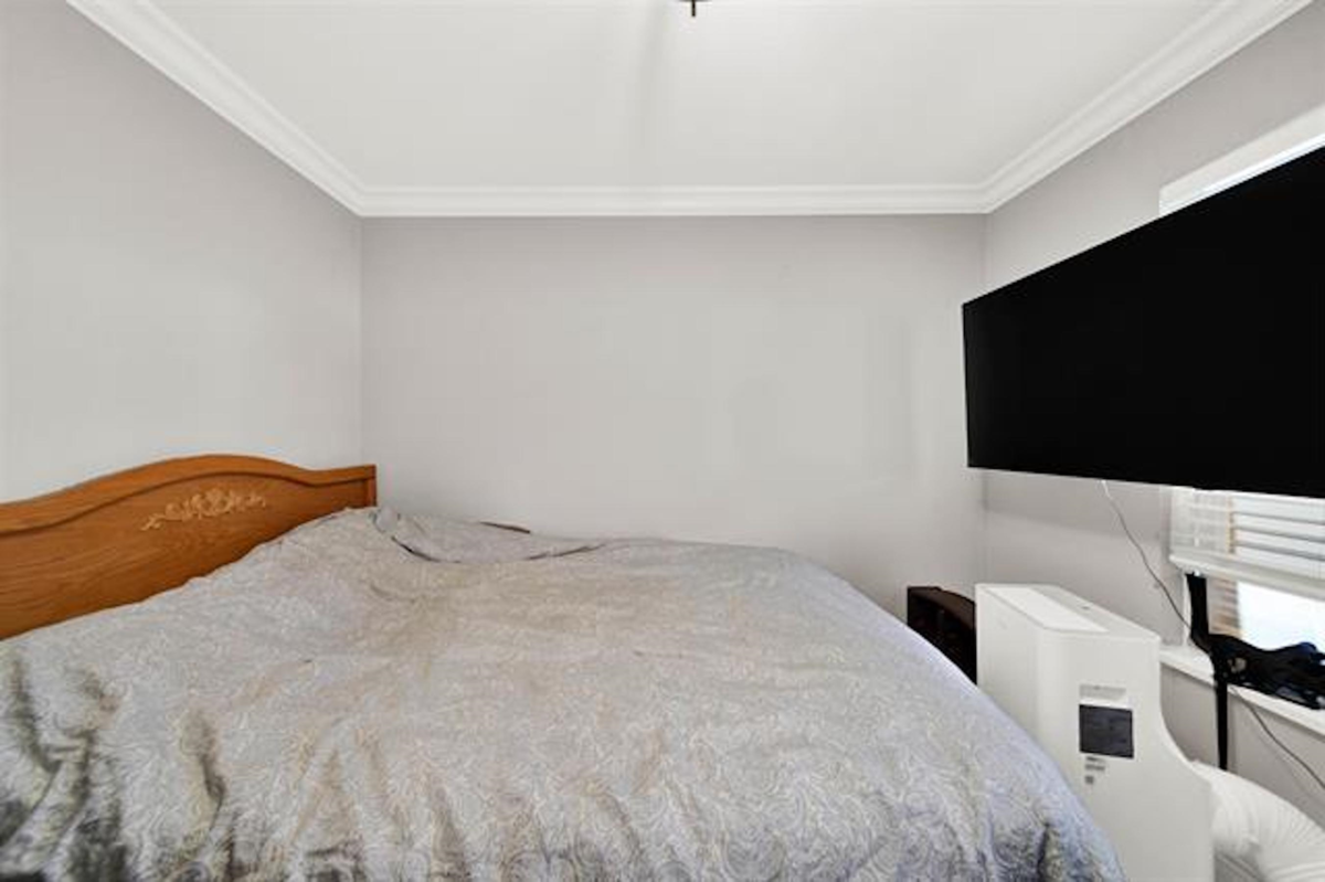 Entry Foyer Photo of 7478 123 Street, Surrey, BC