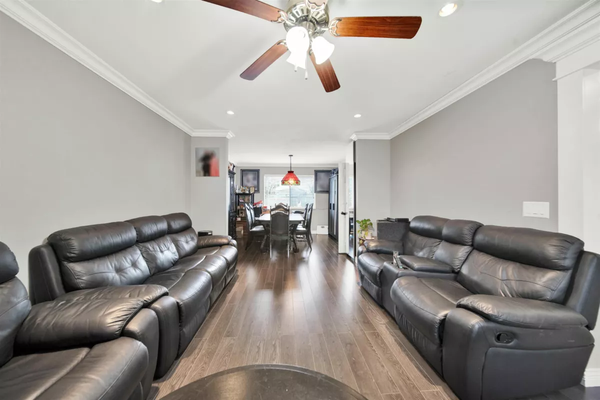 Kitchen Photo of 7478 123 Street, Surrey, BC