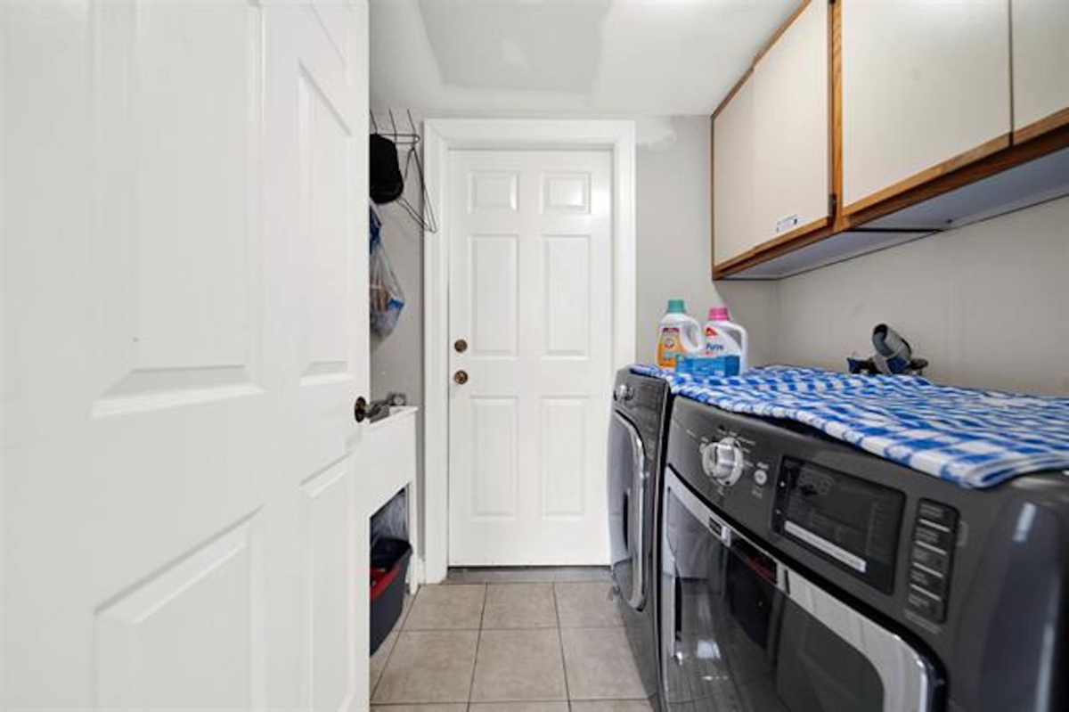 Staircase Photo of 7478 123 Street, Surrey, BC