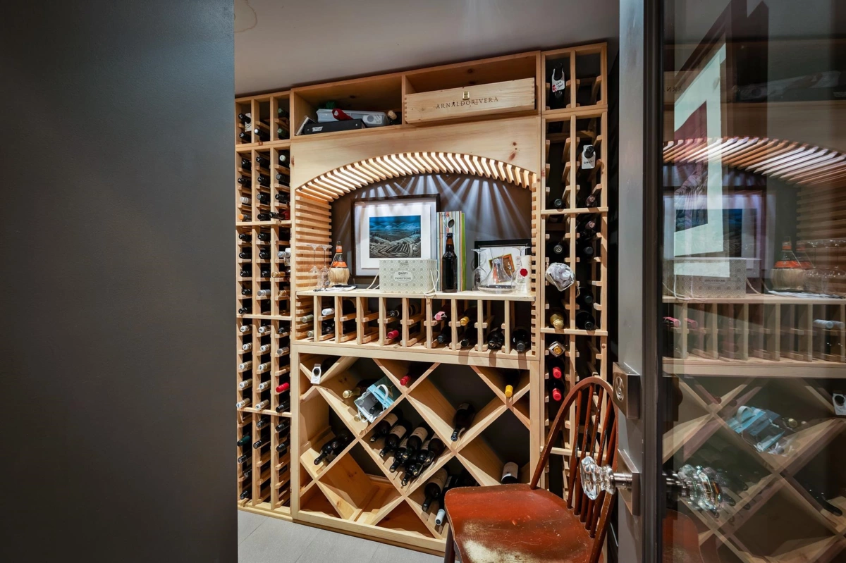 Hot Tub / Spa Photo of 3669 Edgemont Boulevard, North Vancouver, BC