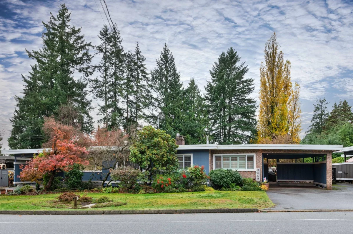 Living Room Photo of 3669 Edgemont Boulevard, North Vancouver, BC