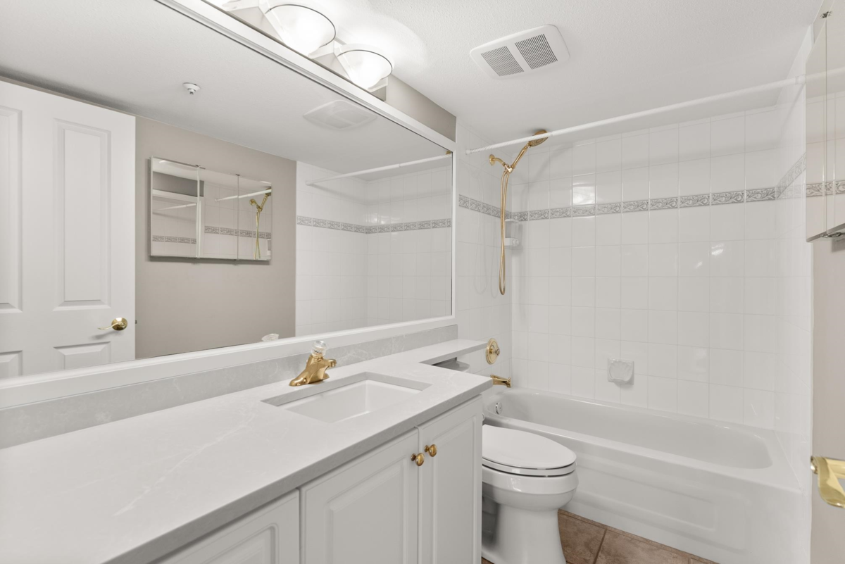 Hallway Photo of B206 1248 Hunter Road, Delta, BC