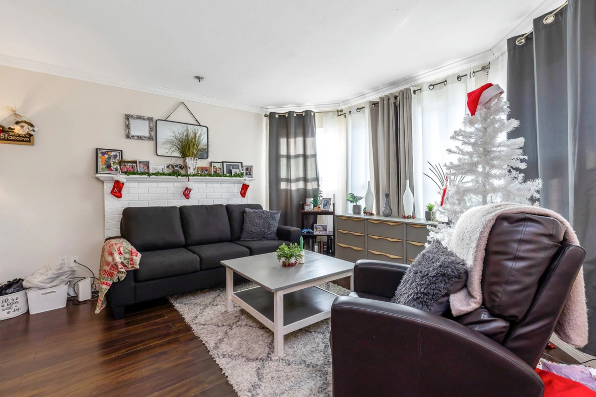 Kitchen Island Photo of 3088 W Osprey Drive, Abbotsford, BC