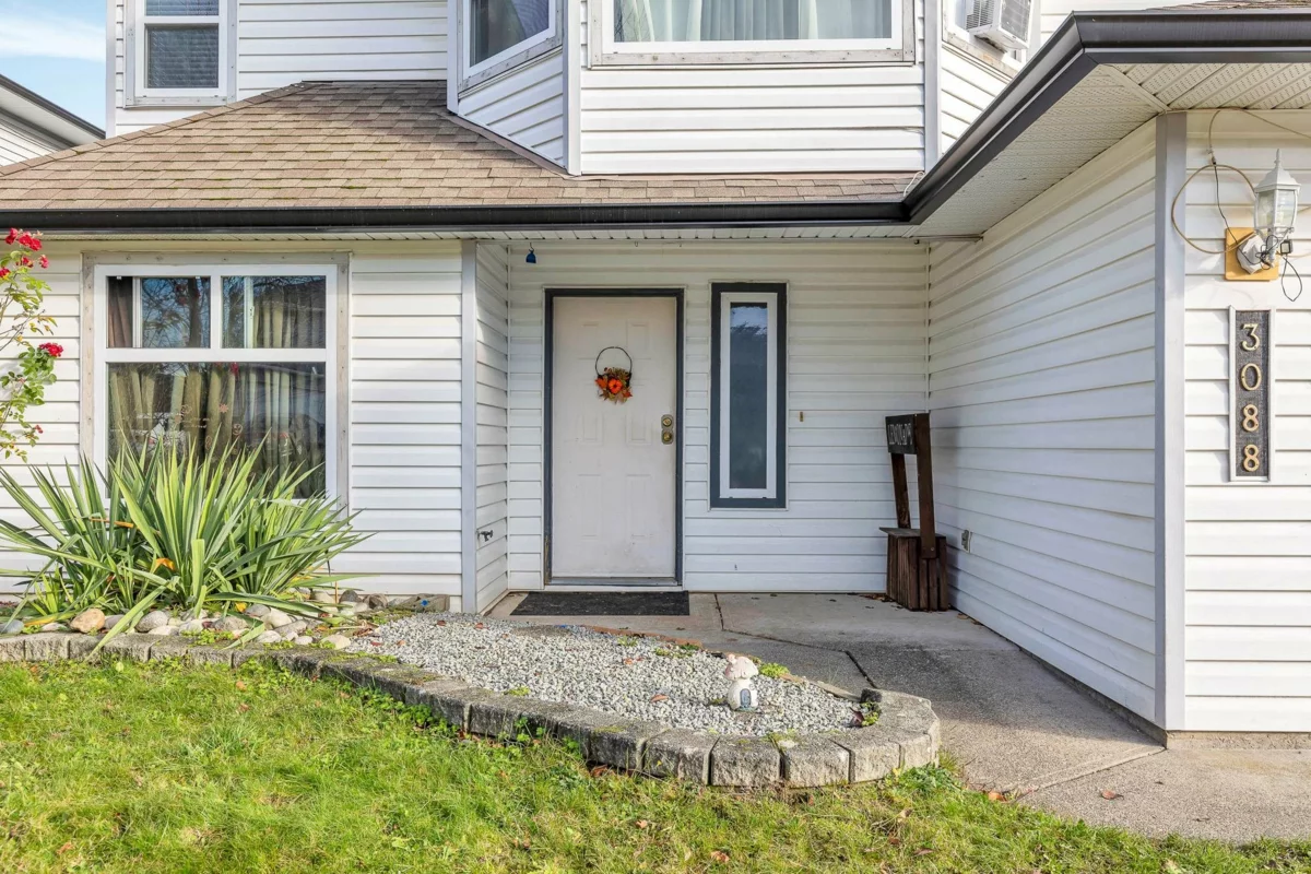 Living Room Photo of 3088 W Osprey Drive, Abbotsford, BC
