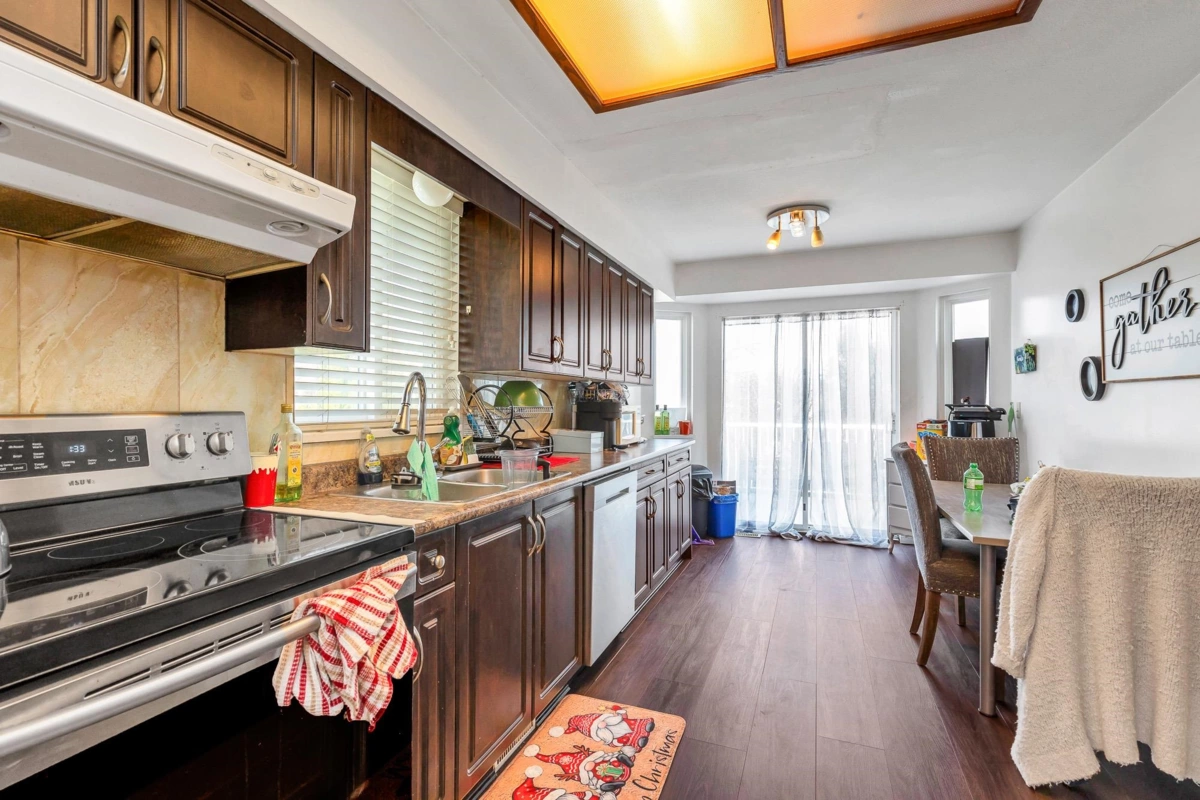 Walk-In Closet Photo of 3088 W Osprey Drive, Abbotsford, BC