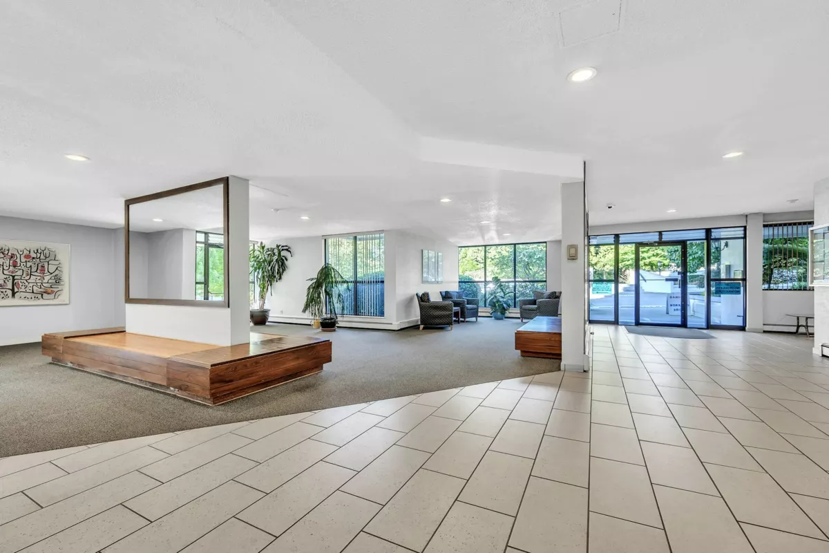 Hallway Photo of 1606 9280 Salish Court, Burnaby, BC