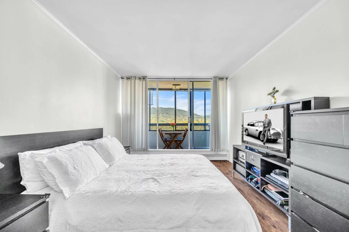 Powder Room Photo of 1606 9280 Salish Court, Burnaby, BC