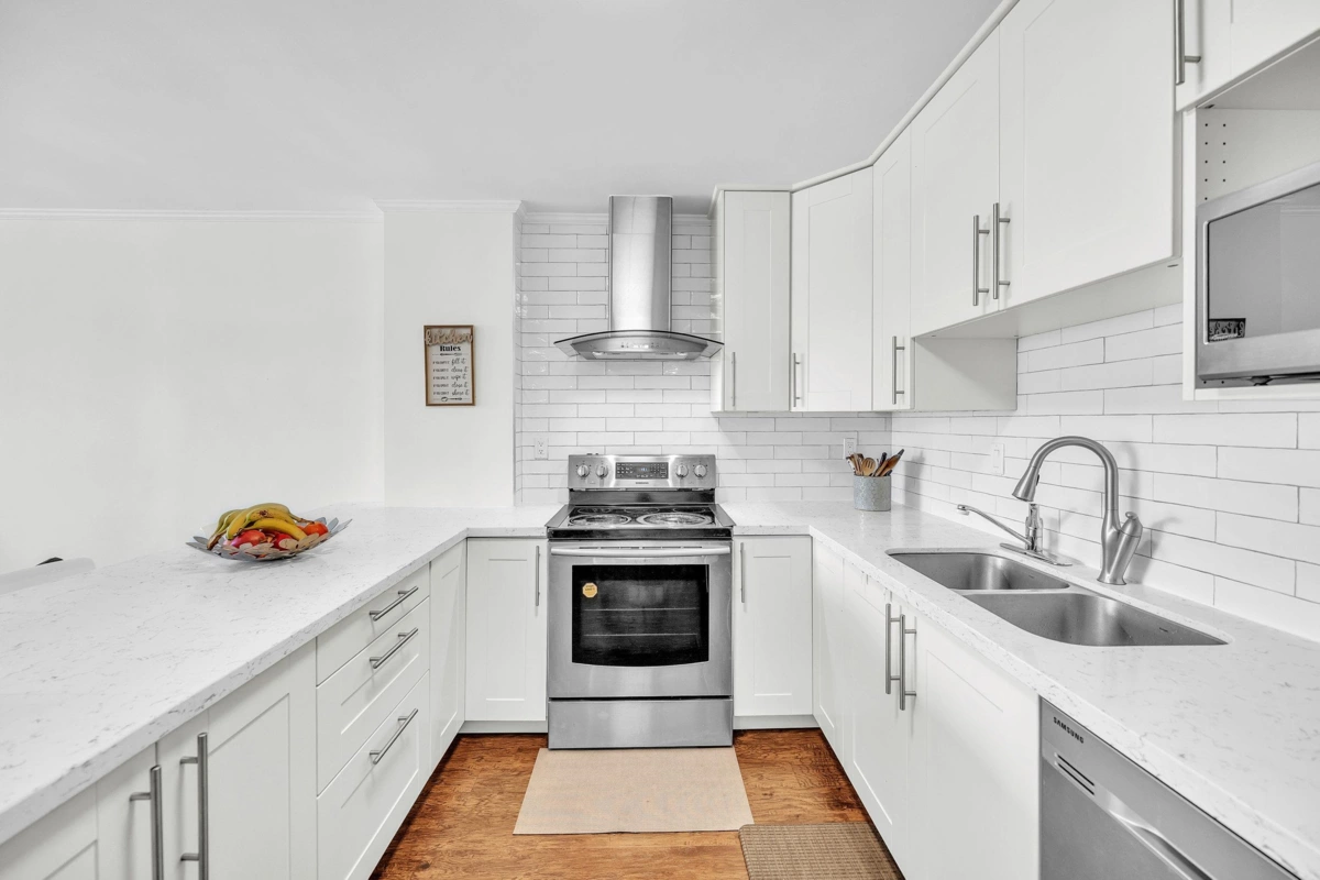 Primary Bathroom Photo of 1606 9280 Salish Court, Burnaby, BC