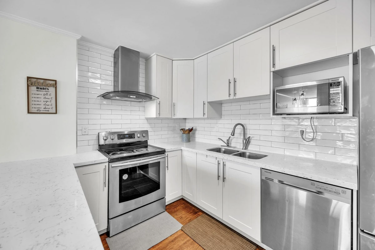 Primary Bedroom Photo of 1606 9280 Salish Court, Burnaby, BC