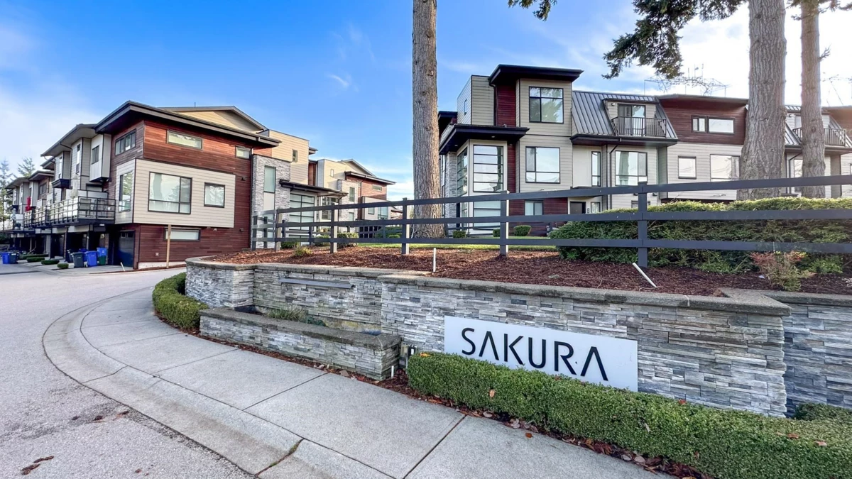 Front Yard Photo of 50 15688 28 Avenue, Surrey, BC