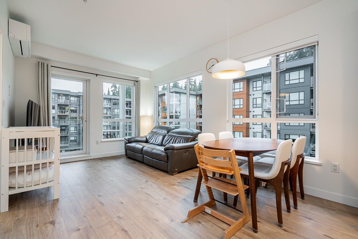 Kitchen Island Photo of 422 3596 Malsum Drive, North Vancouver, BC