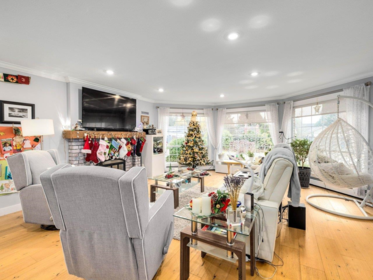 Dining Area Photo of 16347 12 Avenue, Surrey, BC