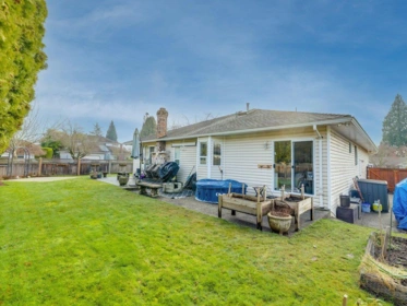 Garage Interior Photo of 16347 12 Avenue, Surrey, BC
