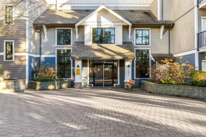 205 13897 Fraser Highway, Surrey, BC, Surrey — Apartment/Condo for sale