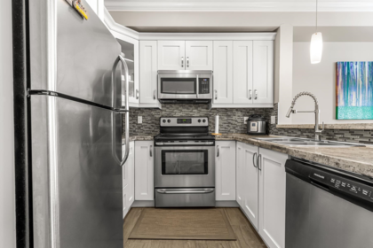 205 13897 Fraser Highway, Surrey, BC, Surrey — Apartment/Condo for sale