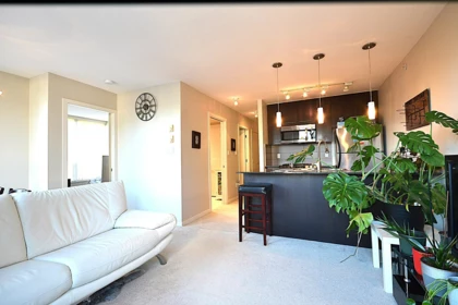 602 2979 Glen Drive, Coquitlam, BC, Coquitlam — Apartment/Condo for sale