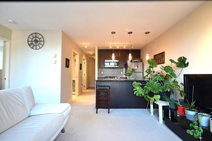 602 2979 Glen Drive, Coquitlam, BC, Coquitlam — Apartment/Condo for sale